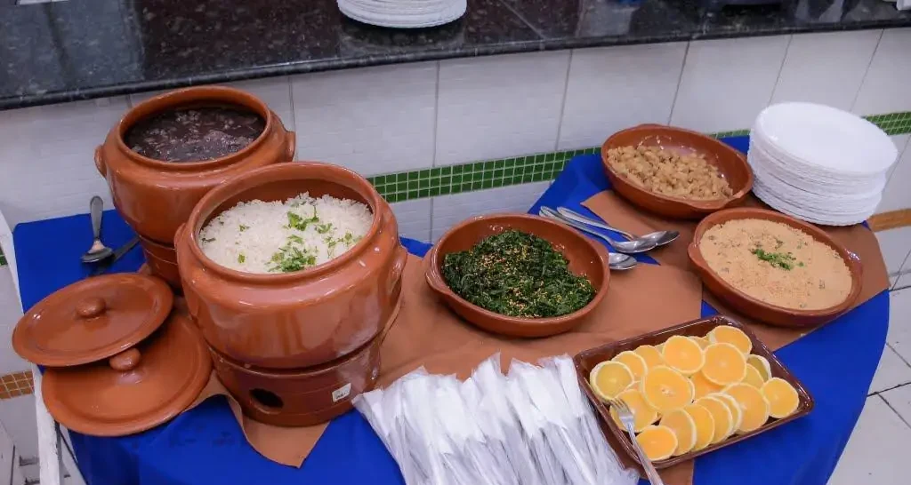 Torteletes e hambúrguinhos, extras premium do buffet